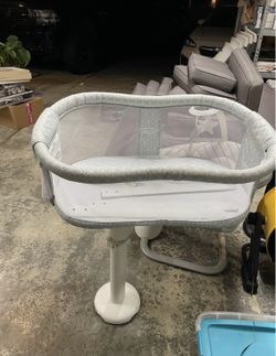 Halo Swivel Bassinet