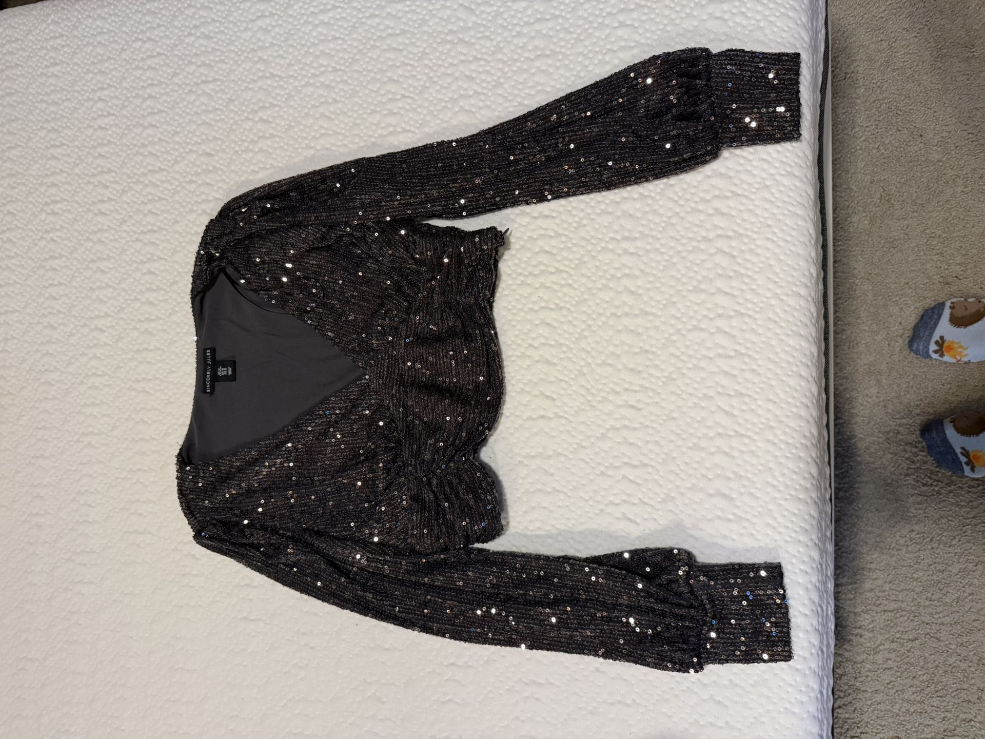 SEQUIN BLACK CROP TOP