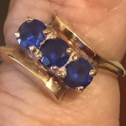 💕 Vintage 10K Yellow Gold  Ring With 3 Blue Stones Size 6.5