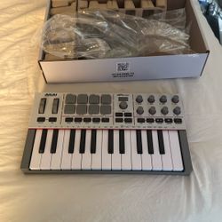 MPK Mini Iv Like New
