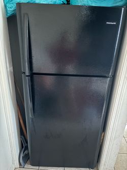 BLACK FRIGIDAIRE 30 INCH FRIDGE AND FREEZER