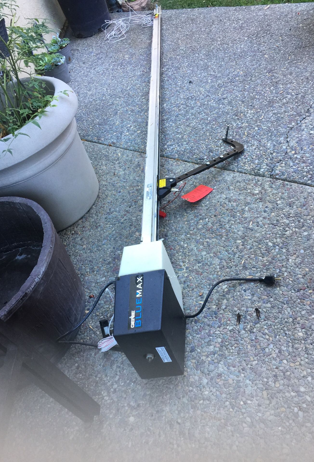 Use GENIE blue max garage door opener