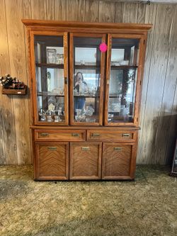 Broyhill Hutch 