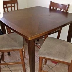 🌹🌿DINNER TABLES WITH 4 CHAIRS $299 EACH SET🌹🌿