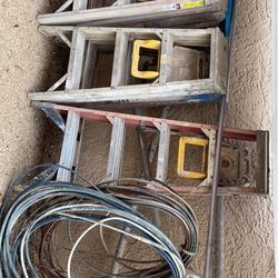 (4) 4’ Fiberglass Ladders (1) 5’ Fiberglass Ladder