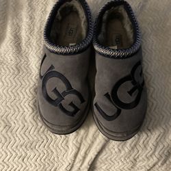UGG SLIPPERS