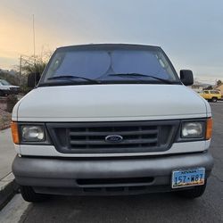2005 Ford E-350