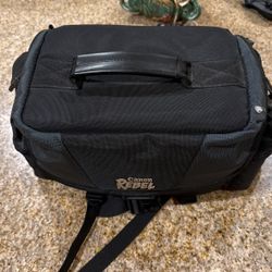 CANON CAMERA WITH EXTRAS!!! 