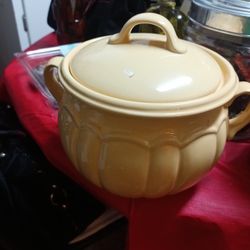 Large Yellow soup, gravy Bowl 