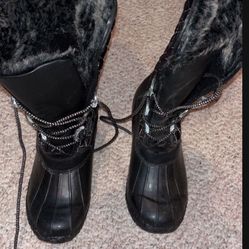 Boots Girls size 4 (Never Worn )  15.00dollars 