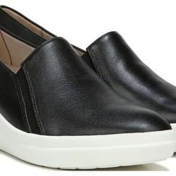 New With Box, Naturalizer Womens Snowy Black Leather Slip On Wedge Sneaker size US 10.5 M