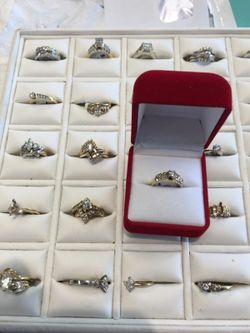 14 Kt yellow gold & genuine diamond ring