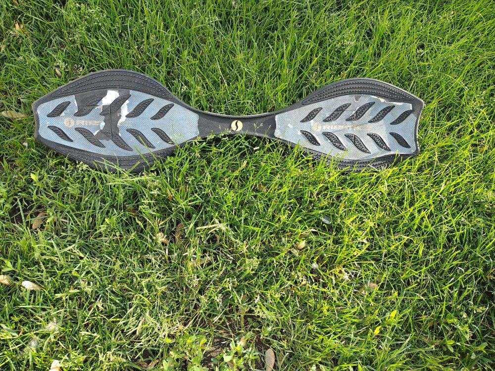 Skateboard ๐น $20