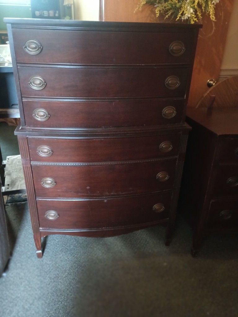 2 Antique Dressers. 1 With A Mirror In Good Condition 