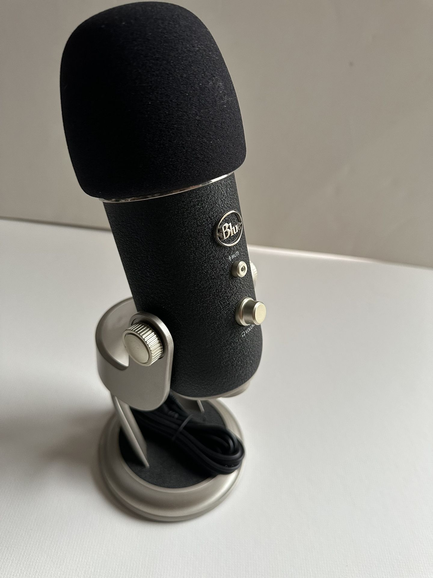 Blue Yeti USB Microphone W/Stand