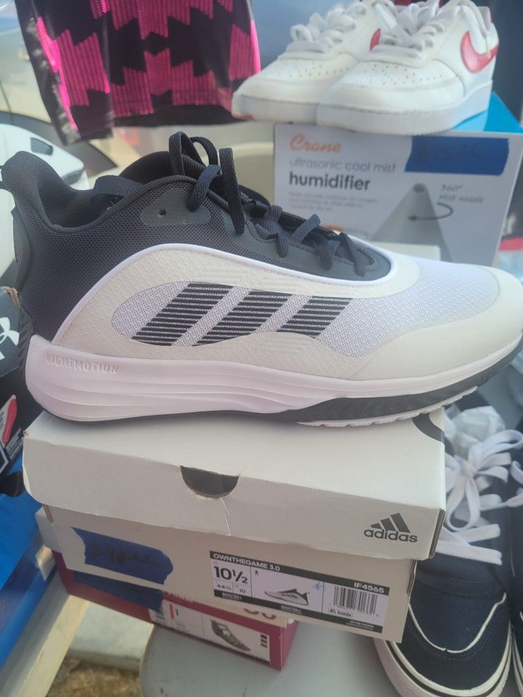  ADIDAS