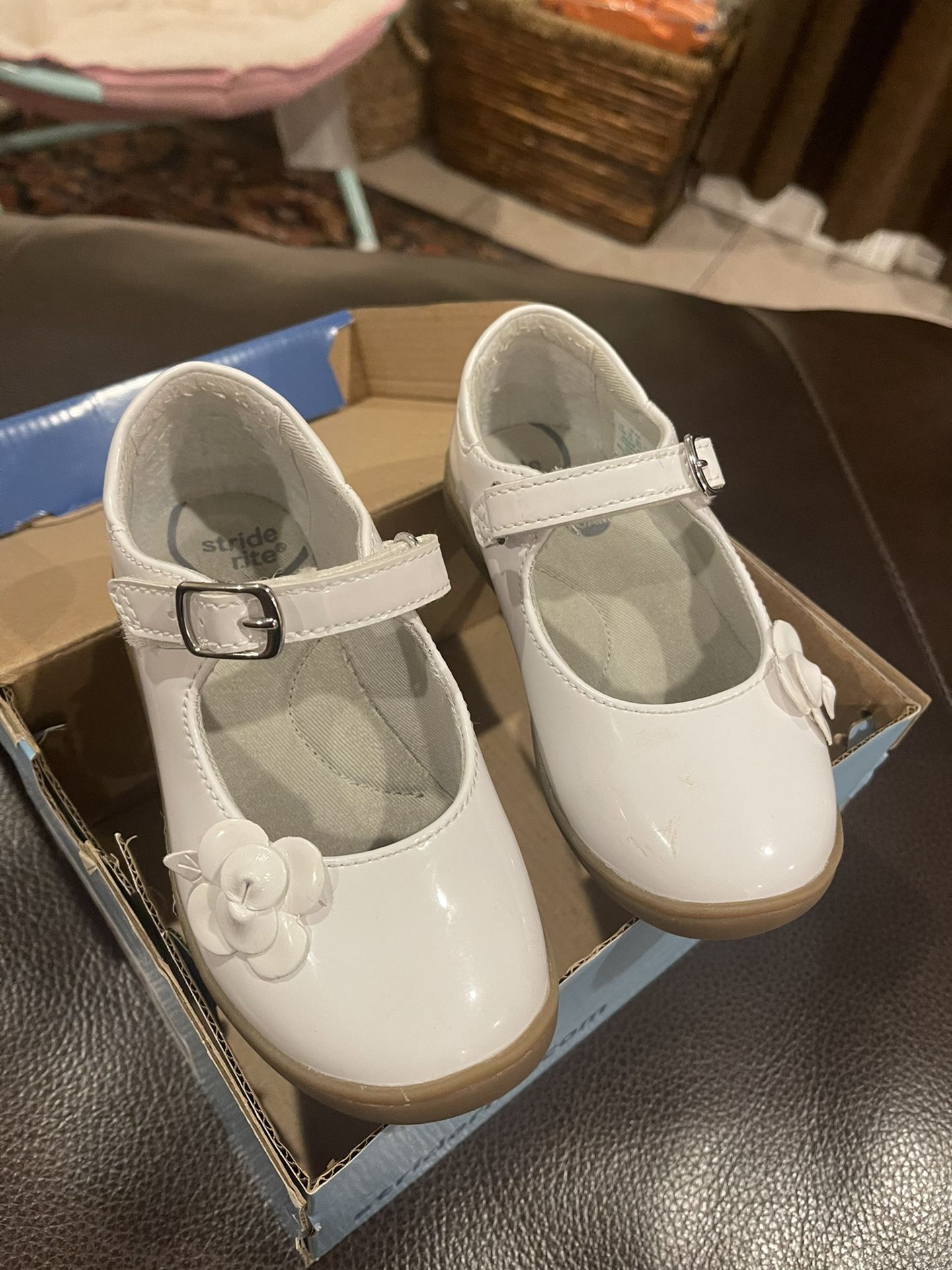 STRIDE RITE WHITE MARY JANE DRESS SHOE Size 9.5