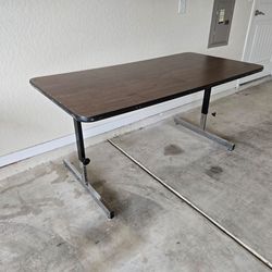 Desk $30 =>$20