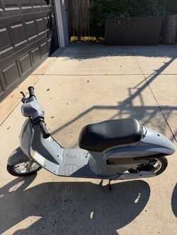 Electric Vespa up to 14mph