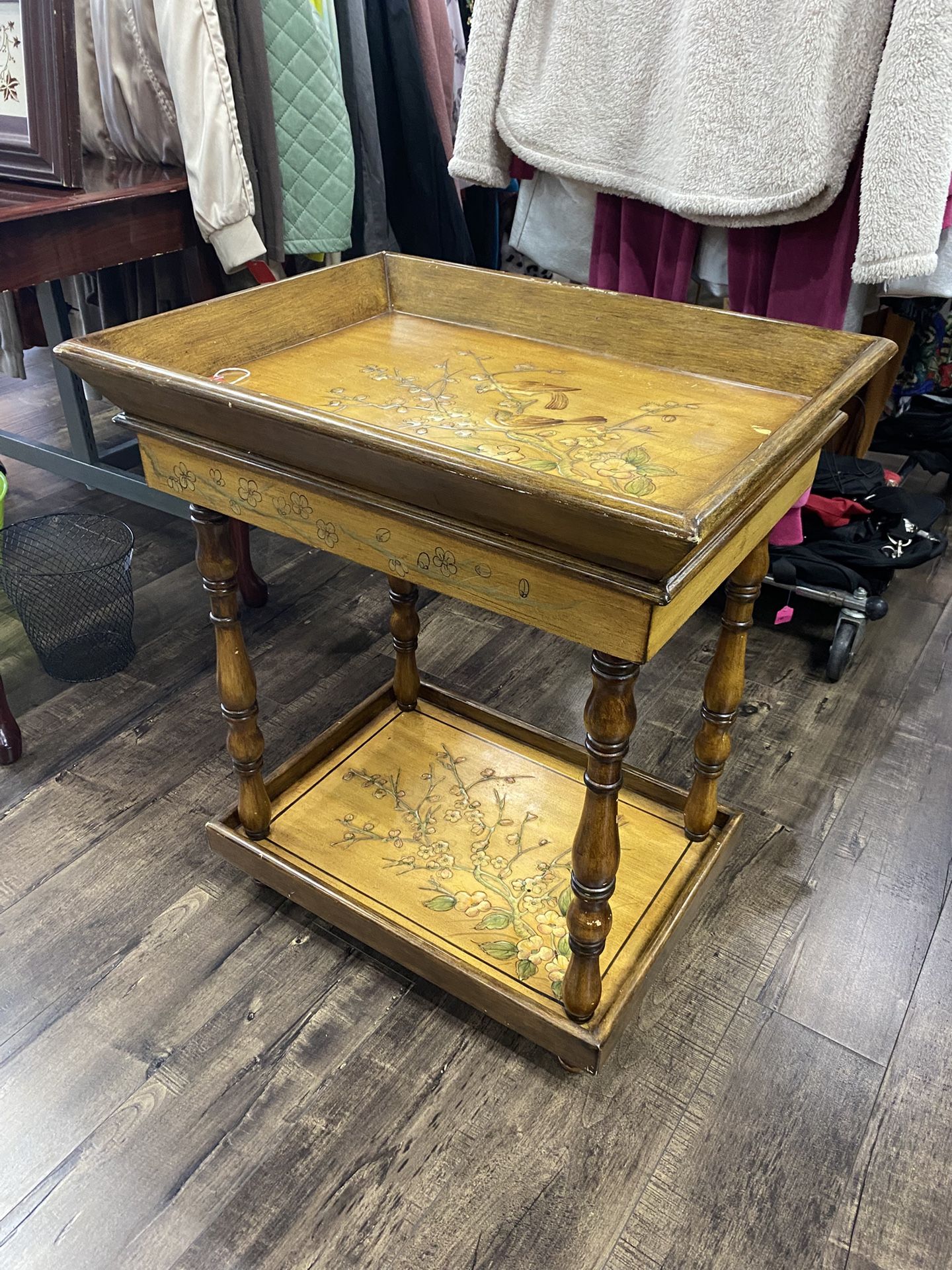 Table With Removable Tray
