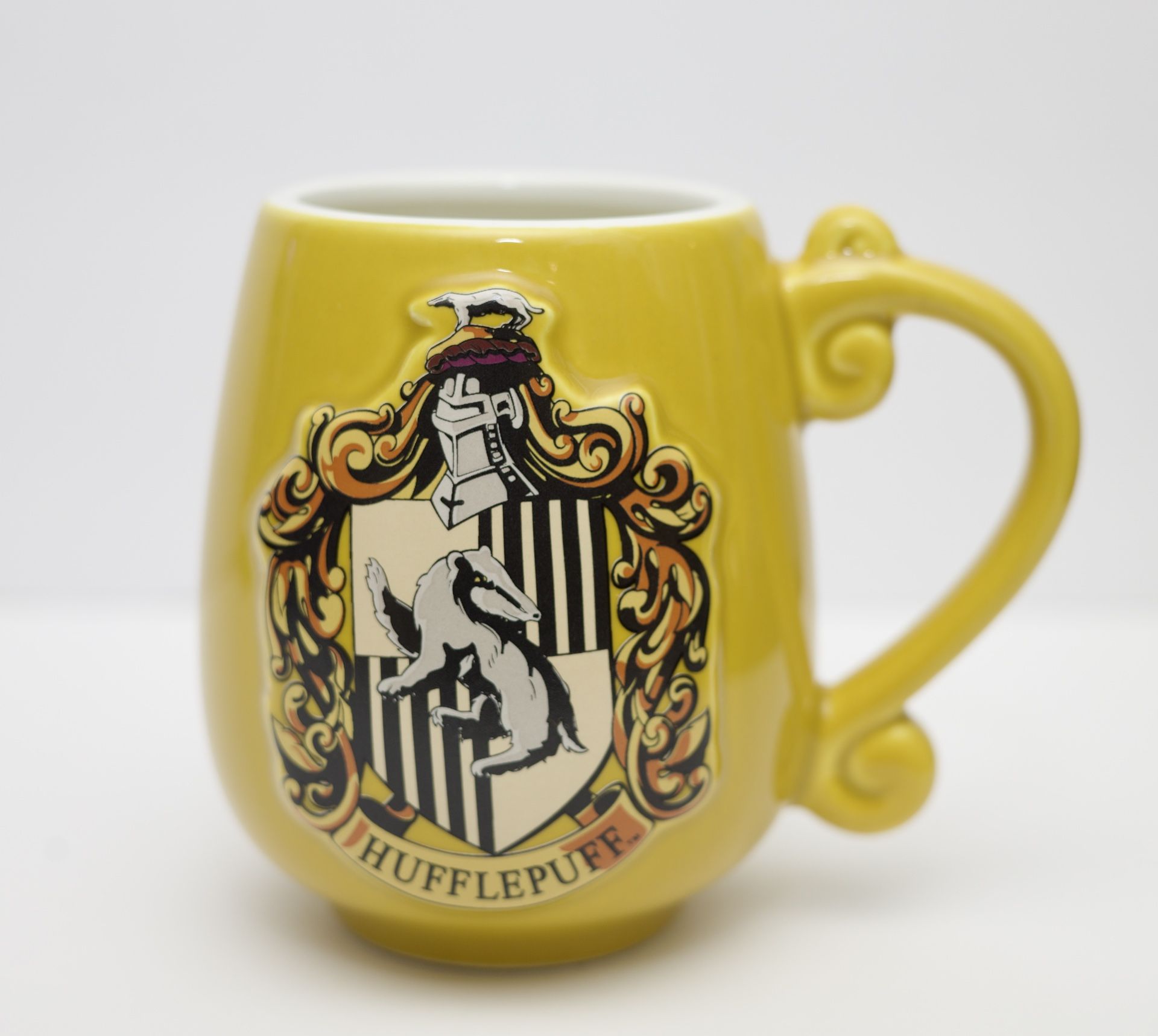 Harry Potter Embossed House Hufflepuff Crest 16 Oz. Ceramic Coffee Cup Mug New