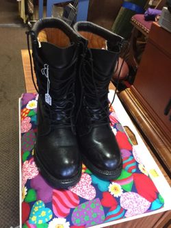 Vibrant boots 8 w