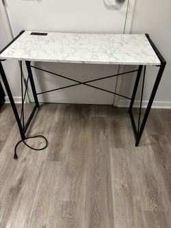 Foldable Desk ( 39’*20’)