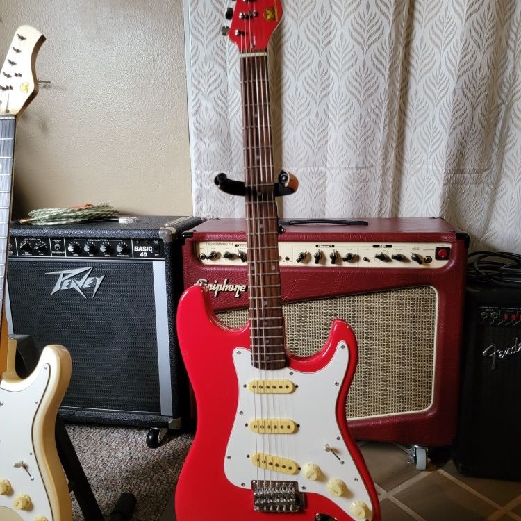 Hondo H76 Red Electric Guitar for Sale in Spring Hill, FL - OfferUp