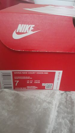 Women Nike Size 7