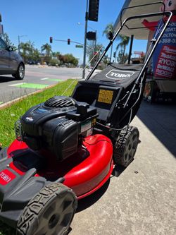 TORO GAS 21-IN SELF PROPELLED LANW MOWER LIKE NEW