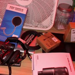 focusrite interface bundle xlr mic and cables adapters mic stand pop filter at2020