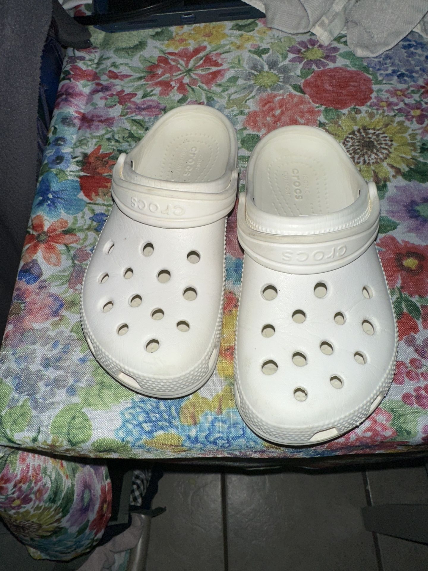 13c Crocs White