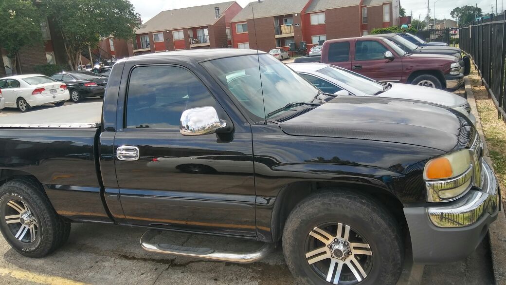 GMC Sierra 2004. 18001 millage V6 Ac transmision y motor al 100% detalle de mecanica aveses se apaga pero prende al instante