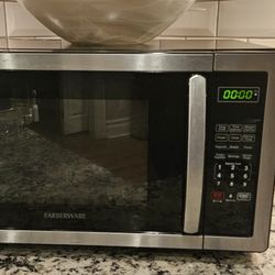 Farberware Classic 1.1 Cu. Ft. 1000-Watt Microwave