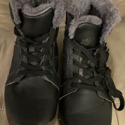 Size 8 1/2 Winter Boot Shoes