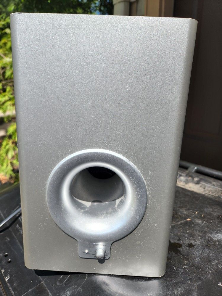 Classic Sp-700s Powered Subwoofer Plus Speaker