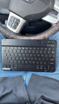 Bluetooth keyboard (works for iPad)