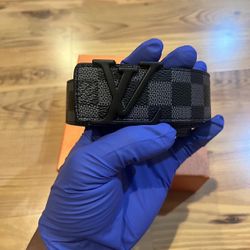 Louis Vuitton Men’s Black Belt 