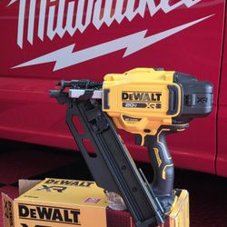 Brand New DEWALT 20-Volt 30° Cordless Framing Nailer (Tool-Only)