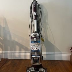 Shark Rotator Powered Lift-Away Vacuum (Professional, Pet Hair)