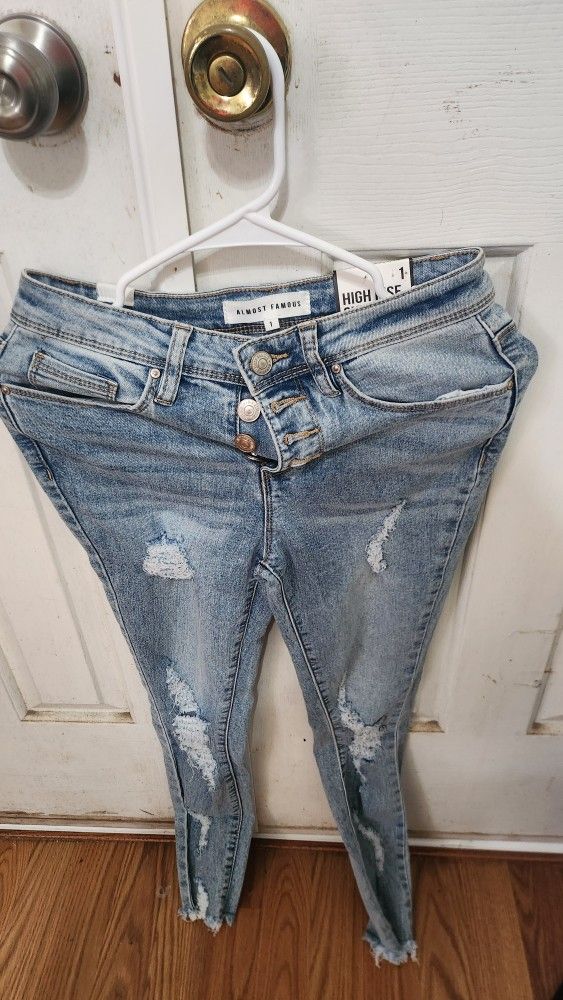 NEW JEANS