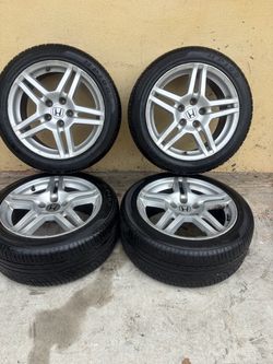 17 inch Honda Civic, Accord and Crv Wheels with 90% Tires!!