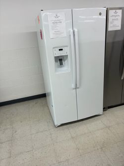 $1196 GE Side-by-Side Refrigerator in White