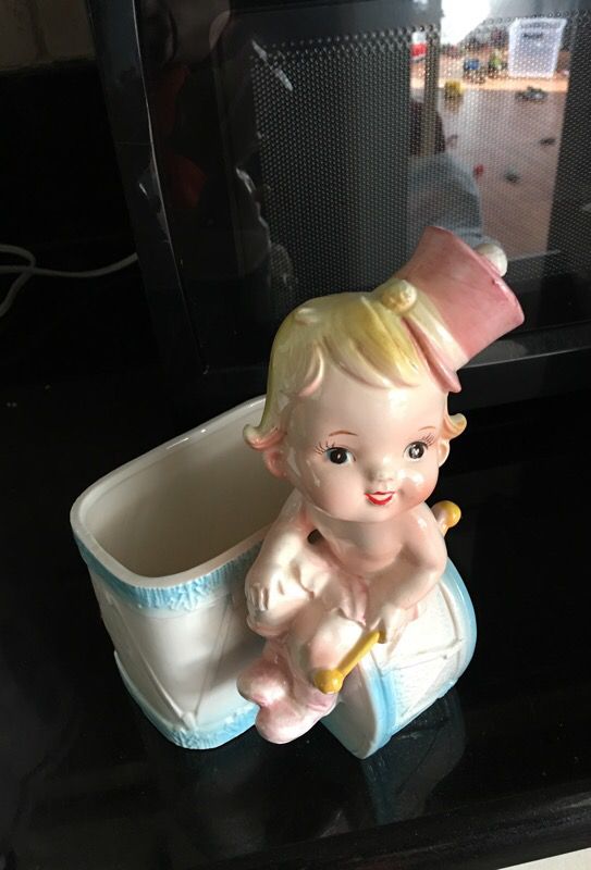 Baby flowerpot with a music box
