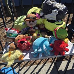 25 different plushe, squishmallows and more