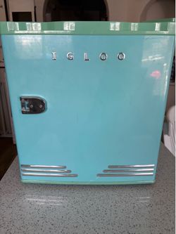 Retro small refrigerator $75