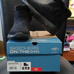 Skechers On The Go. Black Faux Suede/Fur. Gen 5 Cushioning Boots. Women Size 8.5