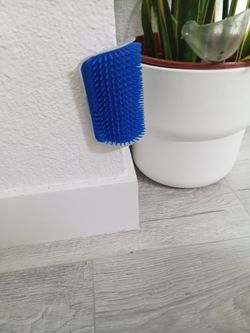 Cat self frooming scratcher for walls and table corners 🥰