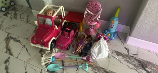 Large Barbie playset – everything in the picture for one price.