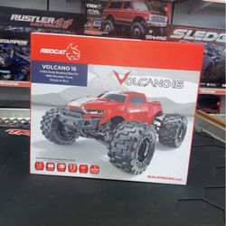 REDCAT Volcano 16 1/16 4WD Monster Truck.